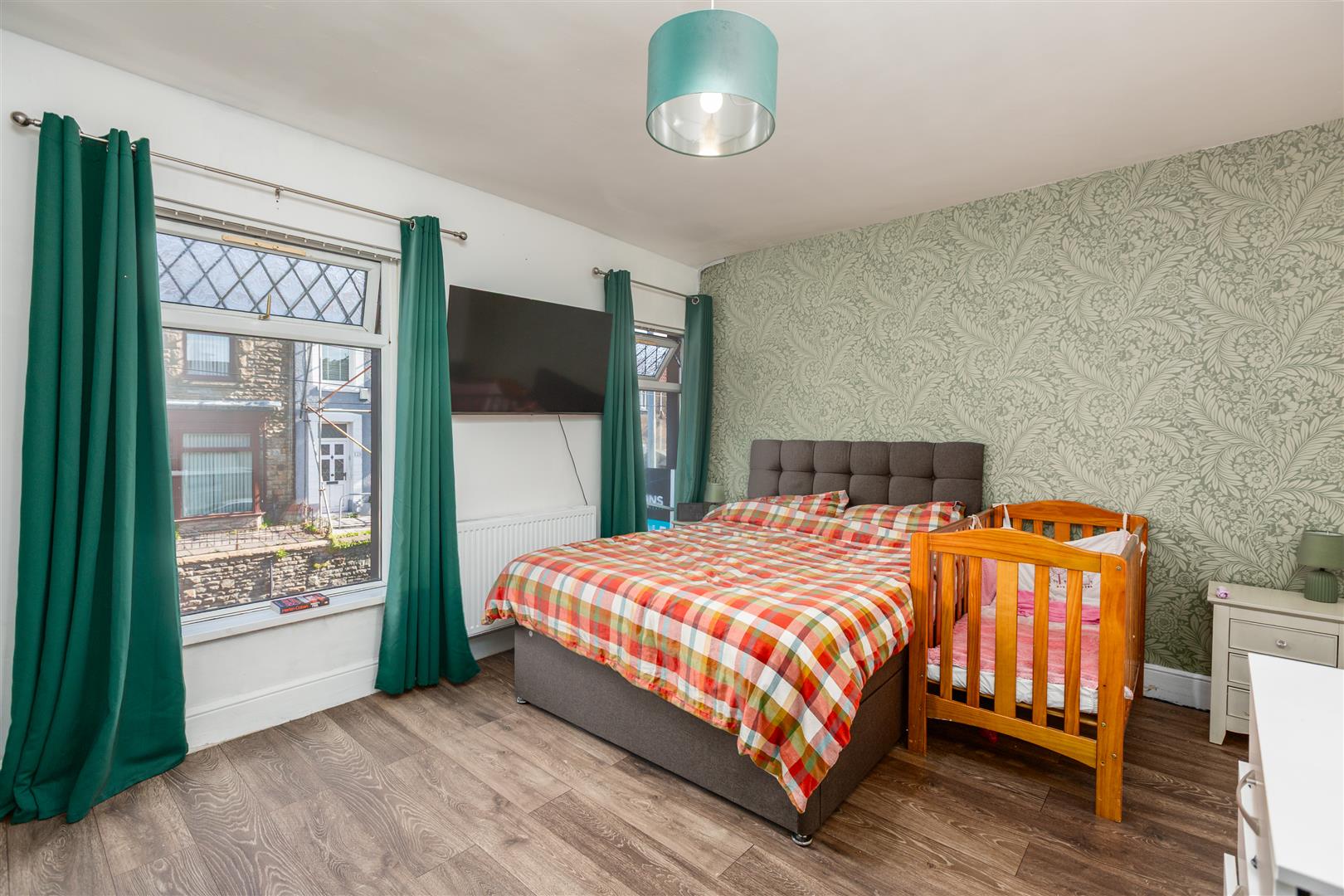 Middle Road, Cwmbwrla, Swansea, SA5 8HE